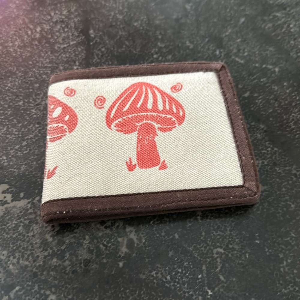Mushroom wallet